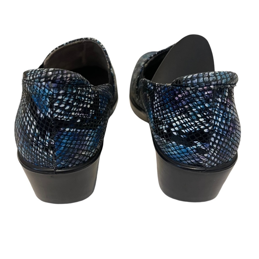 Women’s NATURALIZER @ Work Ortholite Blue Reptile Snake Clogs Slip On Work Shoes - Picture 6 of 8